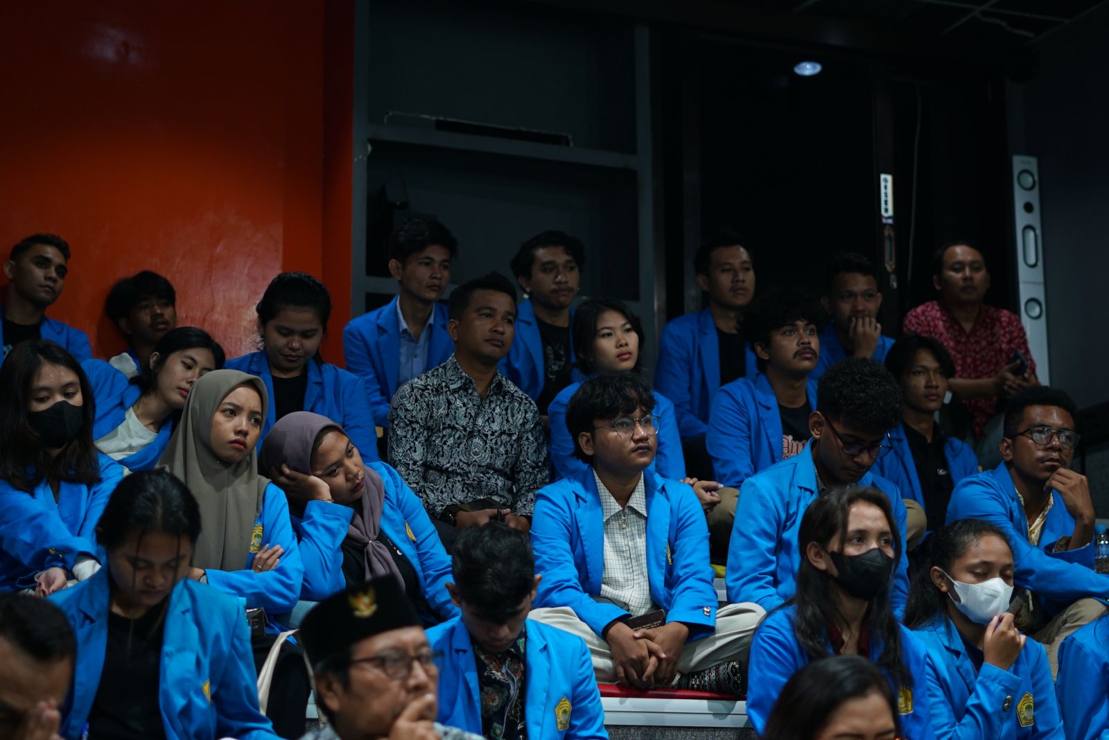 Puluhan Mahasiswa Prodi Komunikasi STPMD "APMD"